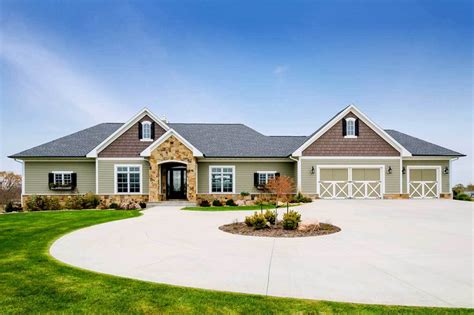 plan ah sprawling craftsman style ranch house plan  walkout