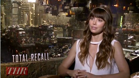 total recall star jessica biel says there was nothing girly about fight scene with kate