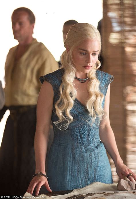 game of thrones mother of dragons emilia clarke defends