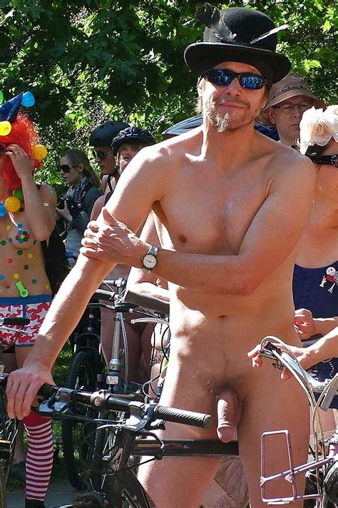 Amateur Nude Male Riding Bike 1 17 Pics Xhamster