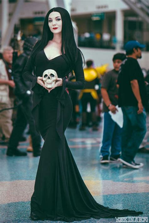 Pin By Stephanie Michelle On Costumes And Pretty Things Morticia Addams