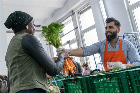 tafel deutschland tafeln gegen schieflage zwischen armut und