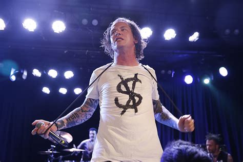 corey taylor plays eclectic show featuring  guests