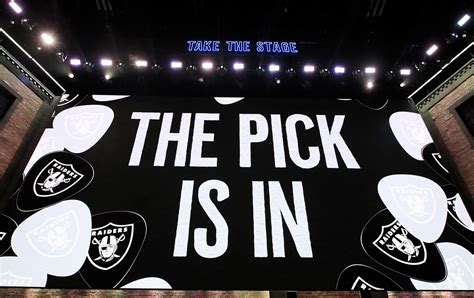2023 full first round nfl mock draft raiders stay put at no 7 overall