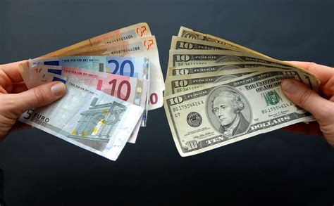 euro bursts  resistance dollar holds    year