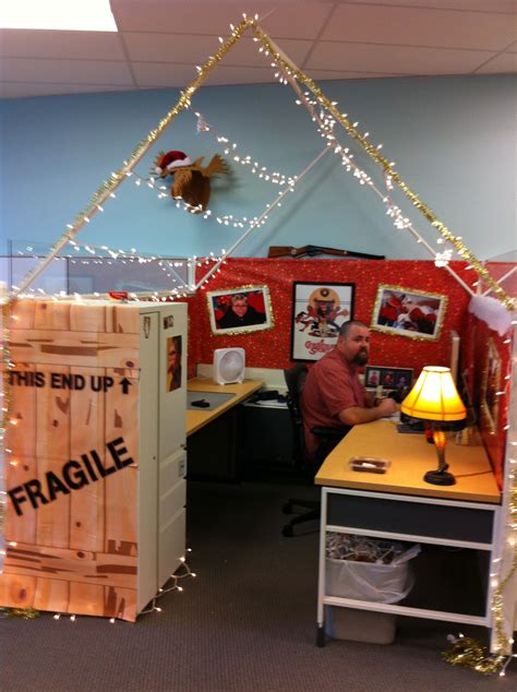 holiday cube decorating contest  winner decked    full  ch office