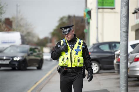 uk police forces continue to choose sepura s sc20 radio