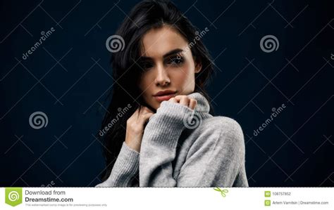 Portret Van Een Sensuele Kaukasische Vrouw Stock Foto Image Of