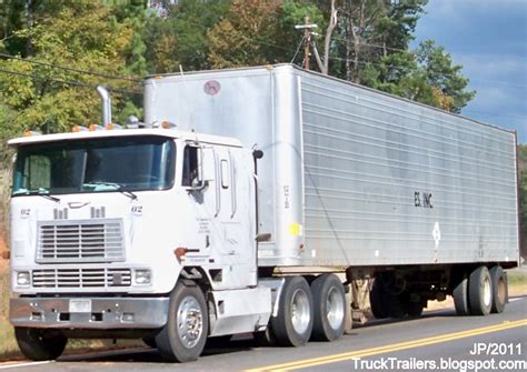 truck trailer transport express freight logistic diesel mack peterbilt