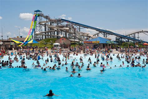 water parks  chicago  waterslides   depth pools