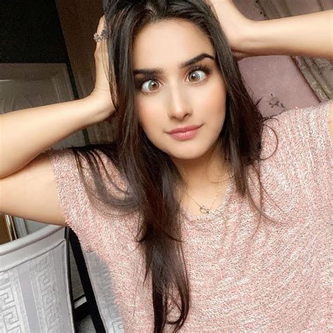 Alishbah Anjum Cute Girls Face Instagram Lips Smile Long Hair For