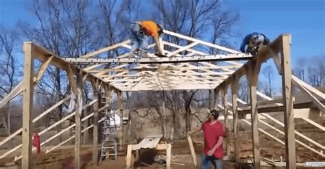 cost  build  pole barn   guy