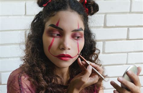 easy scary halloween makeup ideas thatll impress   friends