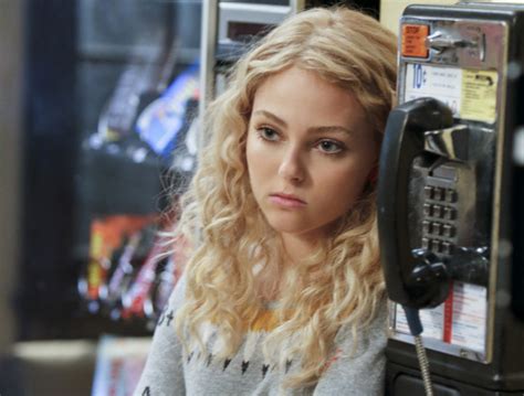 Carrie Diaries Finding A Voice Might Be Fun Kbcw