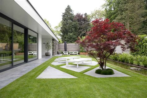 om van te dromen  schitterende tuinen met een beton terras