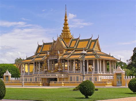 cambodias royal palace  suspended  fight covid  khmer post asia