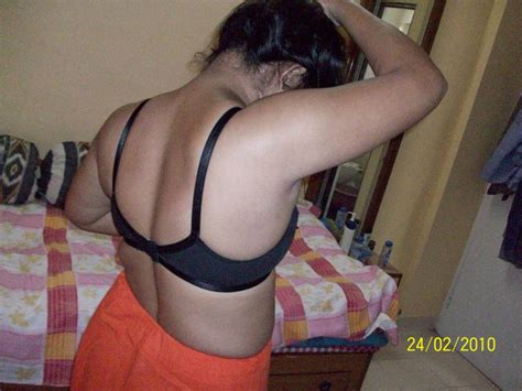 hot aunty saree wear without blouse and panty pic