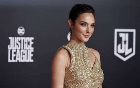medium post accusing gal gadot of hypocrisy for her support of sex