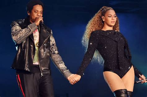 beyonce strips naked with jay z in explicit tour snap on