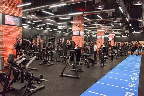 powerhouse gym   open  dohas tawar mall sport wellbeing time  doha