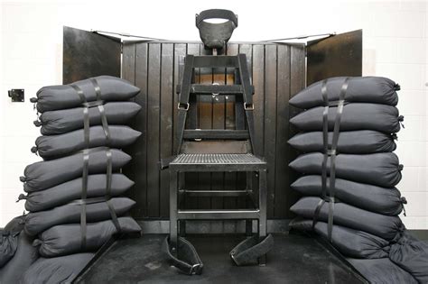 death row inmates sue  theyre asked  pick firing squad