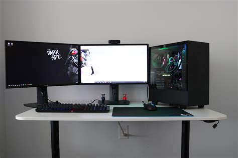 multiple monitor gaming desk