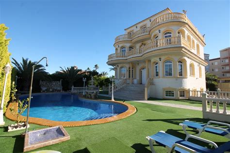property ref  offering  levels  stunning villa