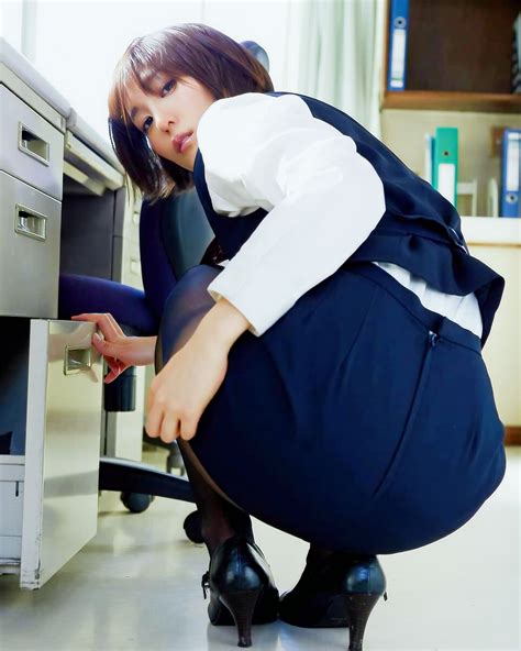【タイトスカート】日本のオフィスレディたちのもも尻画像集1 下半身ナビ