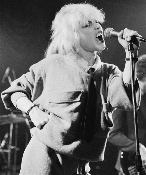 debbie harry s punk style dujour debbie harry blondie debbie harry