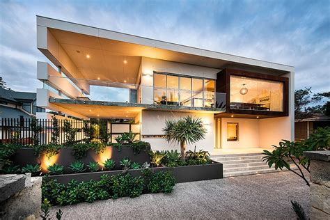 modern rectangular house impresses   splendid architecture