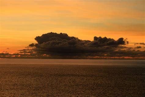 wolken ueber dem meer foto bild landschaft sonnenuntergaenge meer
