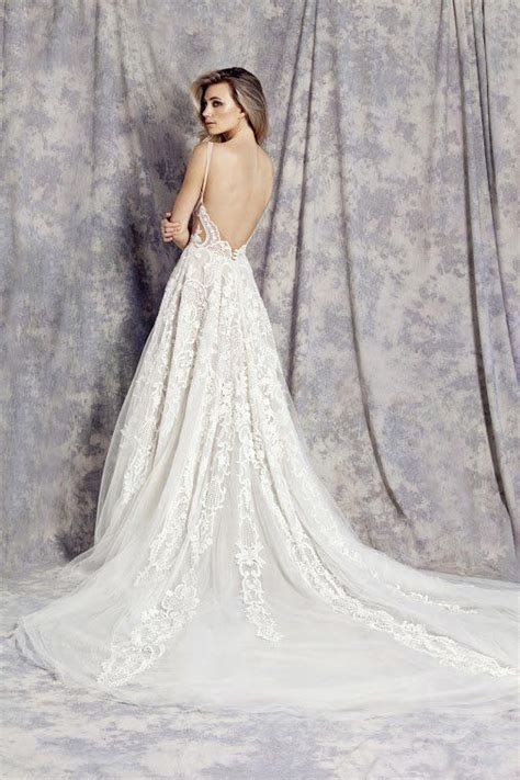 28 wedding dresses that are even more beautiful from the back with