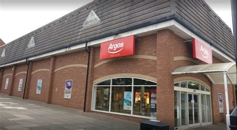 scenes  deserted argos store  derbyshire town