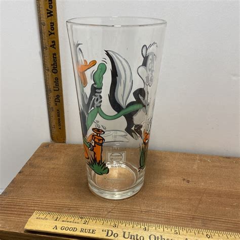 Vintage 1976 Pepsi Looney Tunes Collector Glass Pepe Le Pew W Daffy