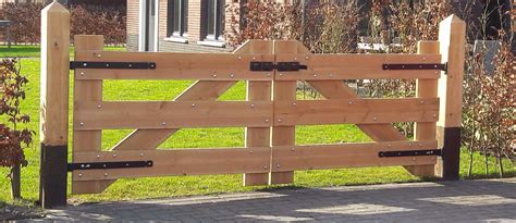 douglas houten tuinhek onbehandeld met zwart beslag farm gate entrance fence gate timber