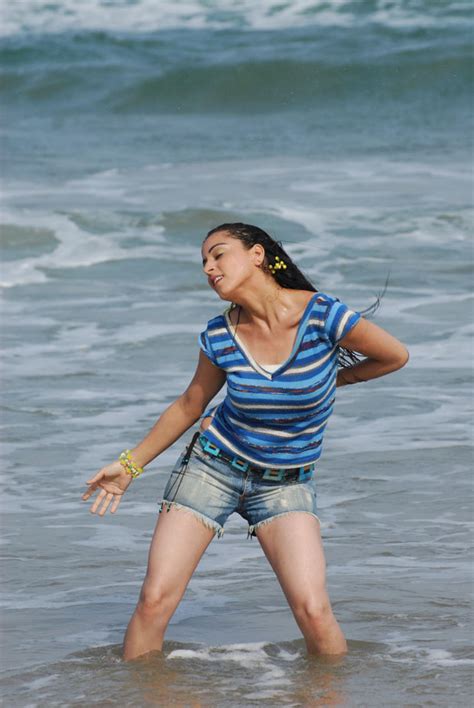Indian Model Surabhi Wet Photoshoot At Beach ~ Hollywood