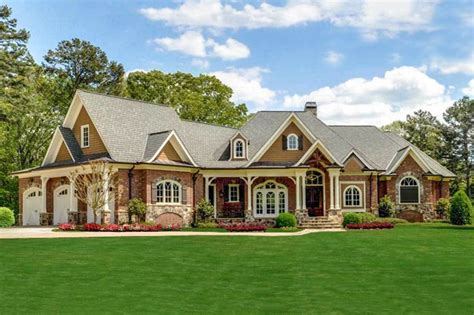 striking  story southern house plan  expansive  level ge architectural