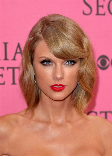 Taylor Swift S Sexiest Beauty Looks Glamour