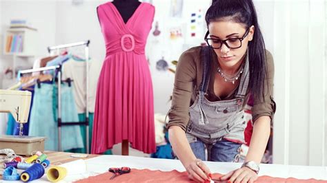 tips       pursue  career   fashion designer