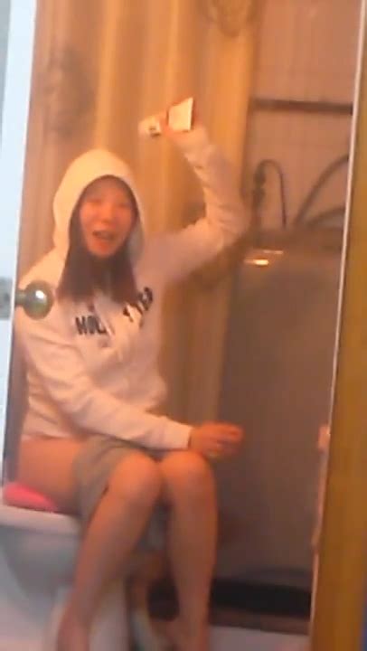 Korean Girl Caught On The Toilet