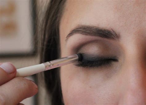 black eye shadow   wear eyeliner  beginners tutorial pics