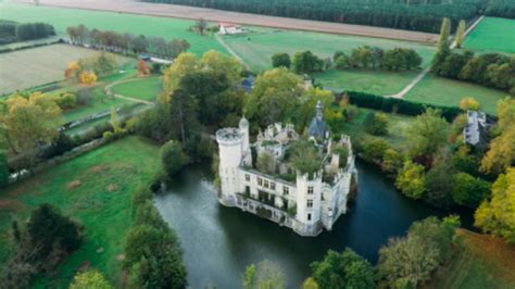 More Than 9 000 People Are Buying This French Castle Together And It Is