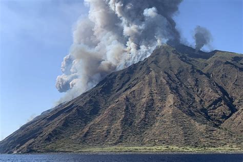 italian island stromboli clears  ash  deadly volcano eruption