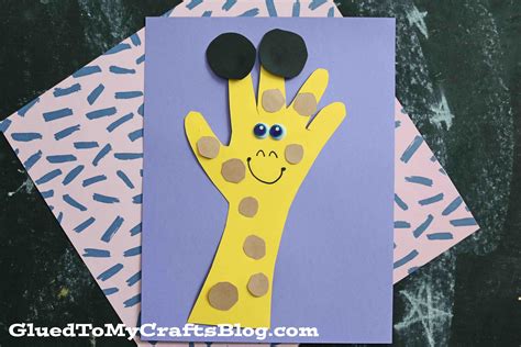 handprint giraffe zoo inspired paper craft