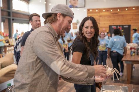 chip and joanna gaines build playhouse for st jude