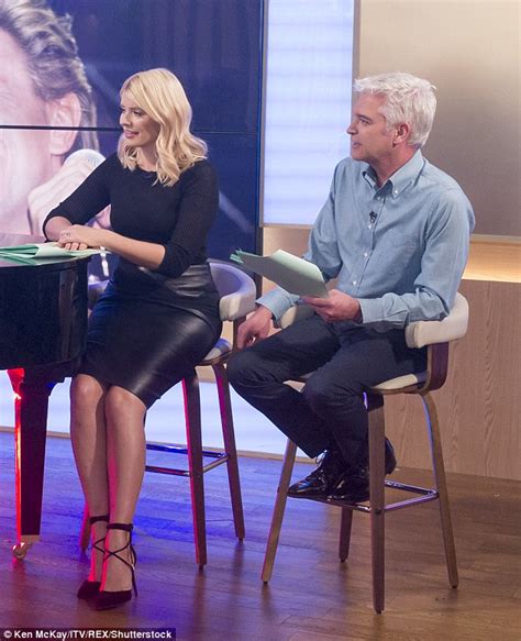 this morning s holly willoughby shows off her hourglass curves in