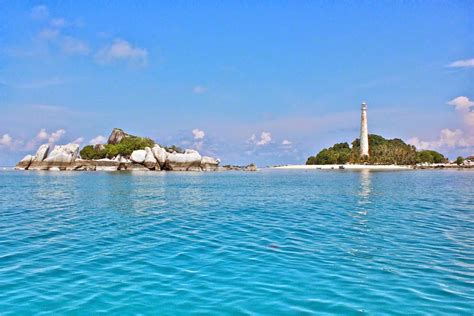 indahnya pulau lengkuas belitung  atas mercusuar tempat wisata