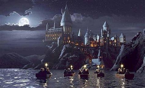 Nóng Trên Mạng Trường Hogwarts Của Harry Potter Lơ Lửng Trên Bầu Trời