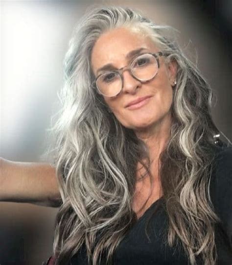 Easy And Cool Long Hairstyles For Women Over 60 In 2021 2022