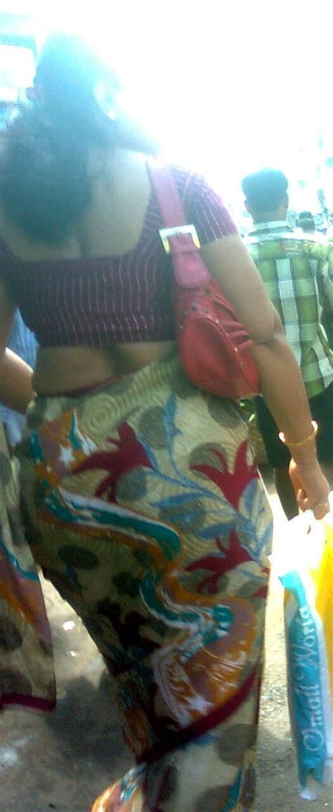 maxdesi photos my aunty got hot round silky saree ass